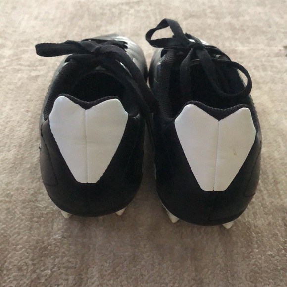 Adidas boys cleats - Picture 2 of 6